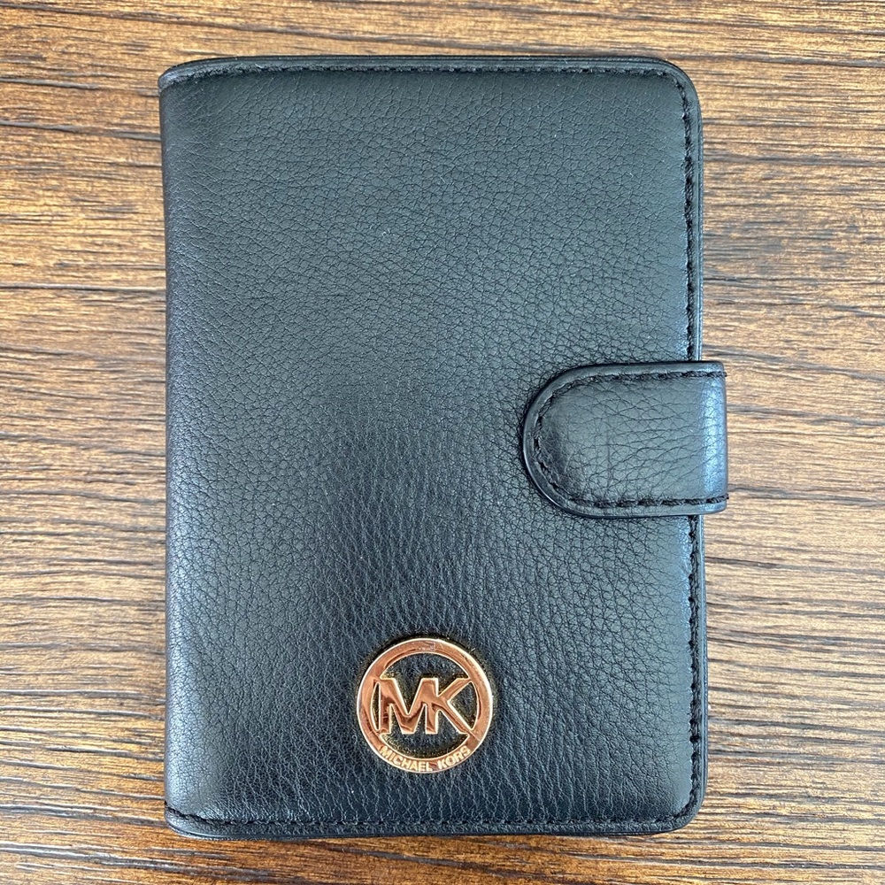 Michael Kors black passport/card holder - Picture 1 of 4